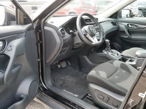 Used 2017 Nissan Rogue SV AWD/4WD image 12