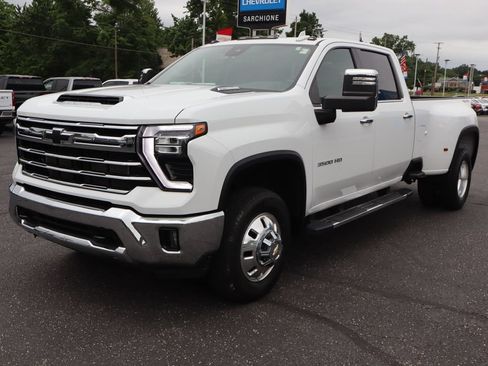 Used 2024 Chevrolet Silverado 3500 LTZ w/ LTZ Convenience Package AWD/4WD image 27