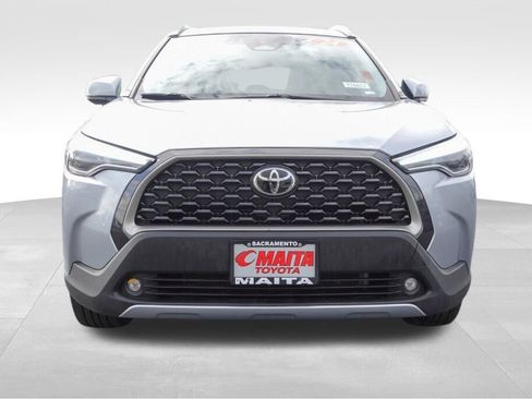 Used 2024 Toyota Corolla Cross XLE image 9