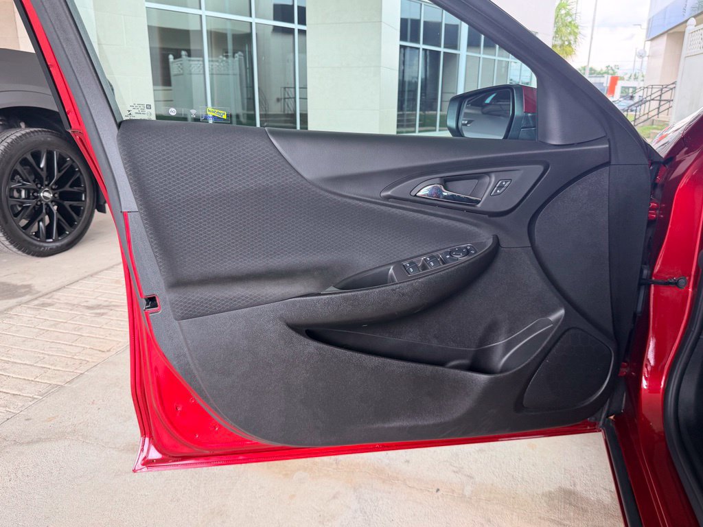Used 2025 Chevrolet Malibu RS FWD image 11