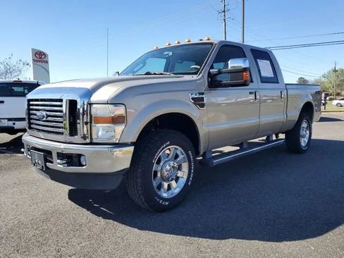 Used 2010 Ford F250 Lariat image 2