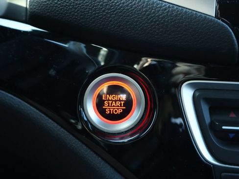 Used 2018 Honda Pilot Touring image 28