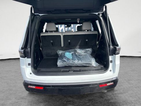 New 2026 Jeep Grand Wagoneer 4WD w/ Premium Group I image 25