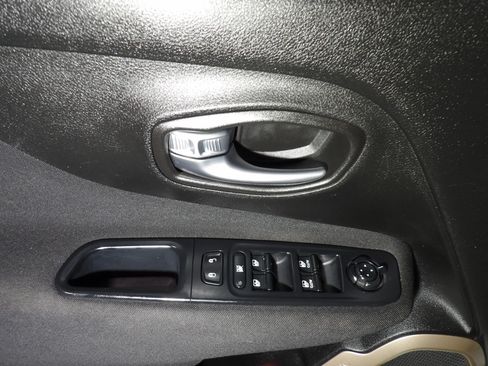 Used 2017 Jeep Renegade Sport w/ Power & Air Group FWD image 8