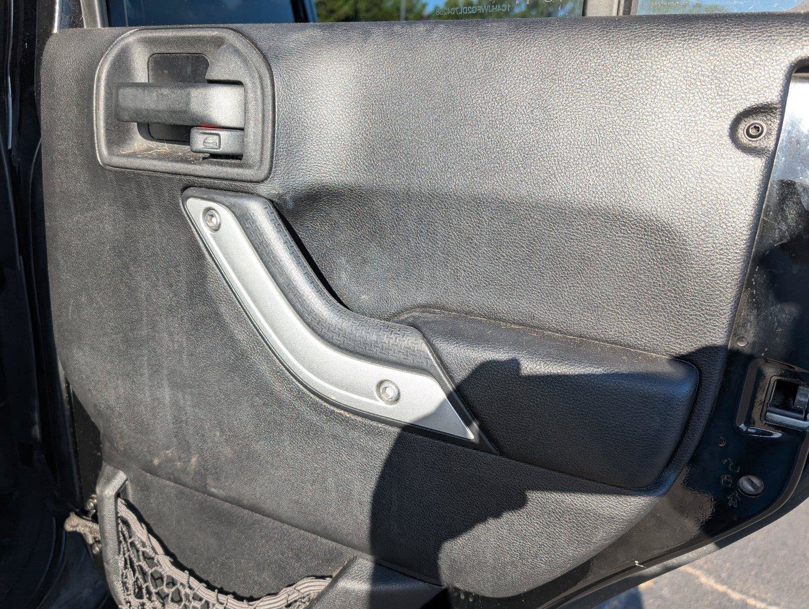 Used 2013 Jeep Wrangler Unlimited Rubicon AWD/4WD image 39