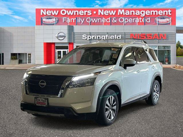 Certified 2025 Nissan Pathfinder SL AWD/4WD image 4