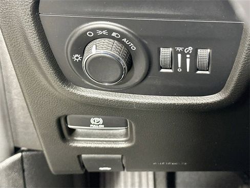 Used 2023 Jeep Grand Cherokee L Laredo image 24