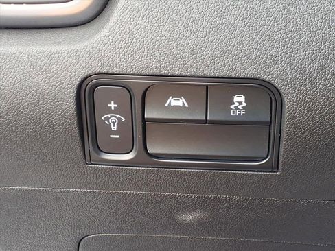 Used 2023 Kia Sorento LX FWD image 19