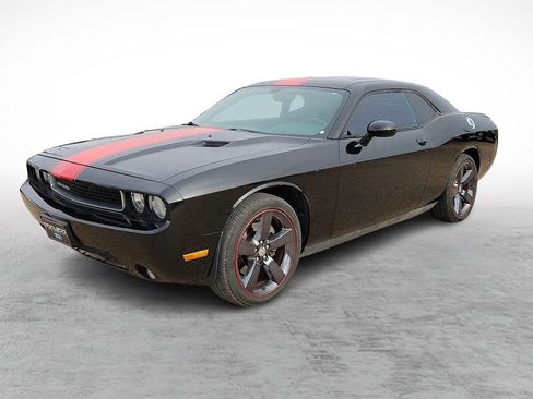Used 2013 Dodge Challenger SXT RWD image 5