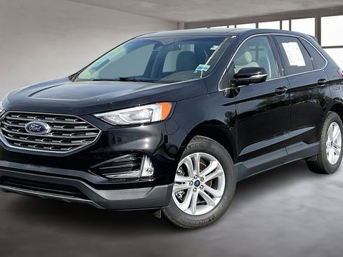 Used 2020 Ford Edge SEL w/ Cold Weather Package image 3