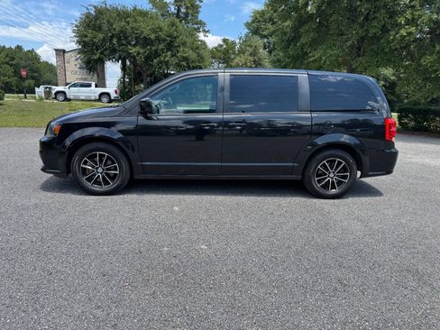 Used 2018 Dodge Grand Caravan GT FWD image 3