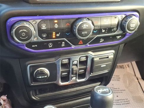 Used 2019 Jeep Wrangler Unlimited Sahara image 12