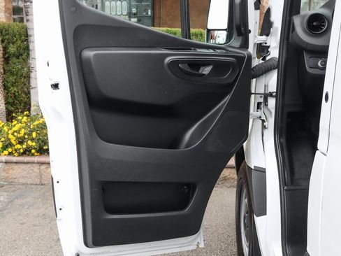 Used 2022 Mercedes-Benz Sprinter 2500 image 13