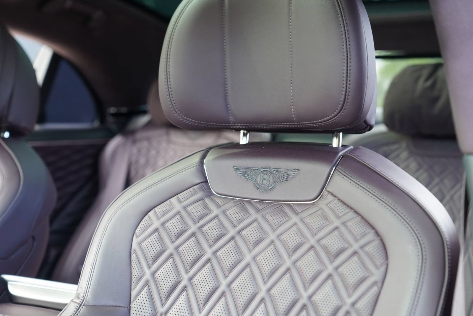 Used 2023 Bentley Flying Spur S V8 AWD/4WD image 19
