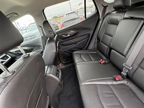 Used 2022 GMC Terrain SLT w/ Infotainment Package II image 6