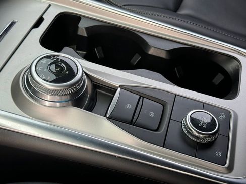 Used 2023 Ford Explorer XLT w/ Equipment Group 202A image 30