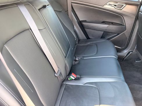 Used 2025 Kia Sportage EX FWD image 14