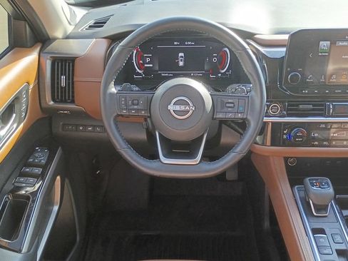 Used 2023 Nissan Pathfinder Platinum FWD image 30