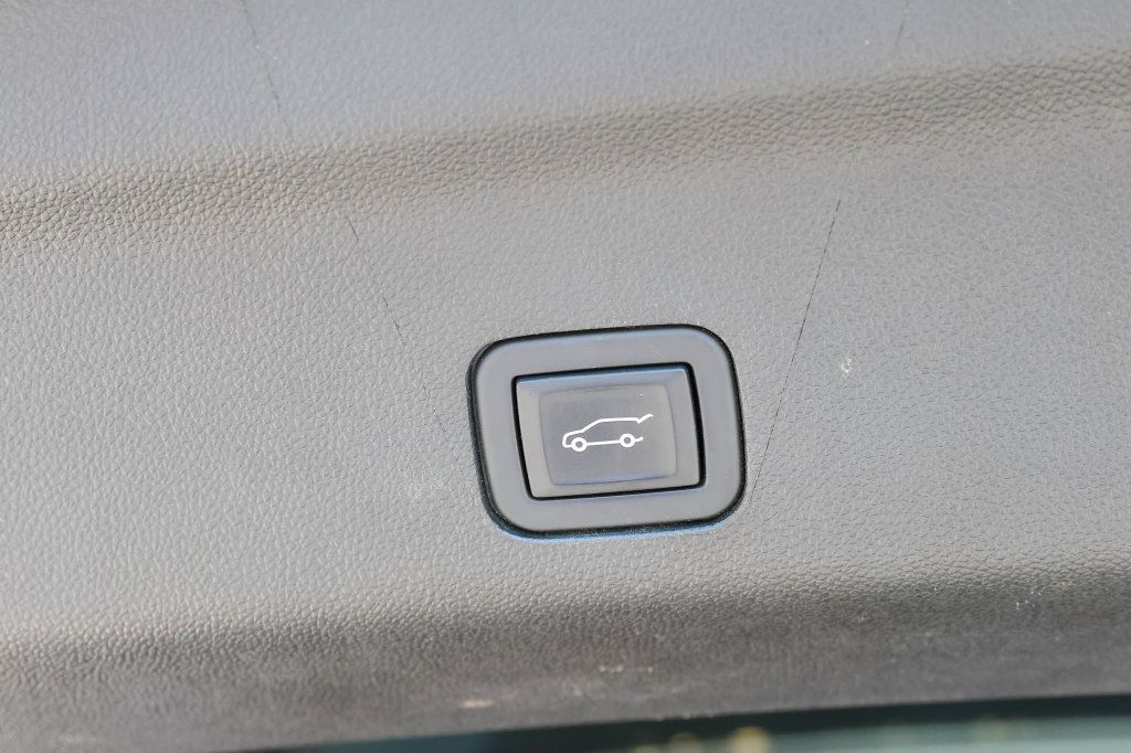 Used 2024 Chevrolet Tahoe High Country AWD/4WD image 10