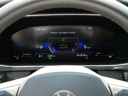 Certified 2025 Volkswagen Taos SE AWD/4WD image 21