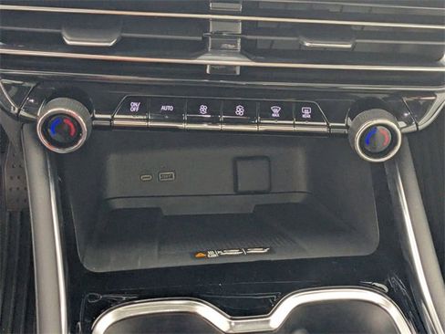 Certified 2025 Chevrolet Traverse High Country image 24