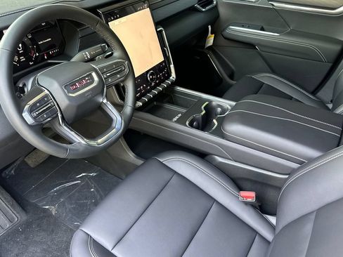Used 2025 GMC Acadia Elevation w/ Elevation Premium Package FWD image 7