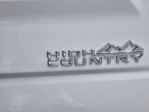 Used 2019 Chevrolet Silverado 1500 High Country image 38