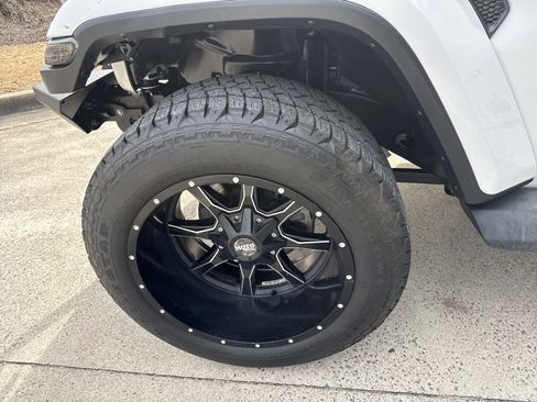 Used 2018 Jeep Wrangler Unlimited Sahara w/ Dual Top Group image 11