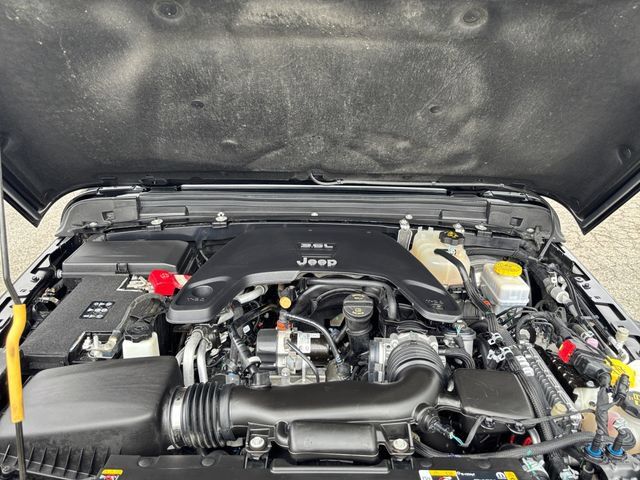 Used 2021 Jeep Wrangler Unlimited Sahara w/ Uconnect 4C Nav & Sound Group AWD/4WD image 25