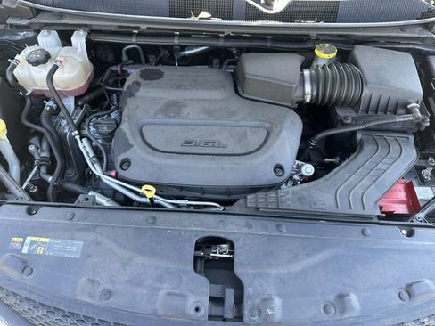 Used 2023 Chrysler Voyager LX FWD image 19