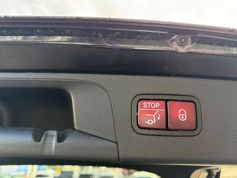 Used 2020 Mercedes-Benz GLC 350e 4MATIC image 10