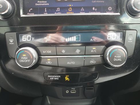 Used 2018 Nissan Rogue SV w/ Premium Package image 20