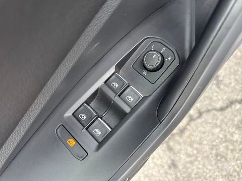 Certified 2024 Volkswagen Jetta SE w/ Panoramic Sunroof Package image 12