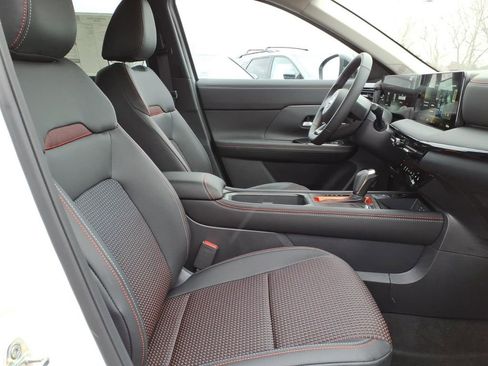 New 2026 Nissan Kicks SR w/ Cold Weather Package image 7