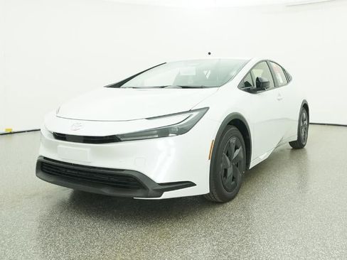 New 2026 Toyota Prius LE image 32