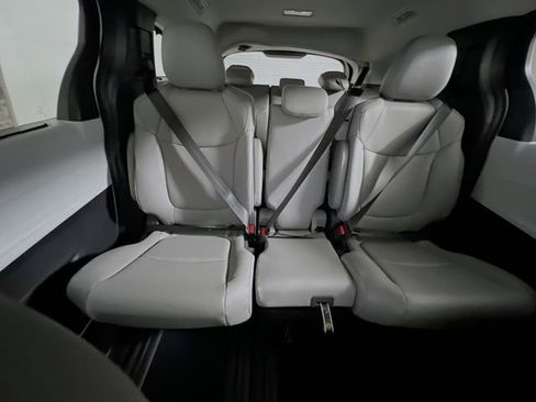 New 2026 Toyota Sienna XLE FWD image 30