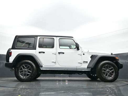Used 2025 Jeep Wrangler Unlimited Sport AWD/4WD image 26