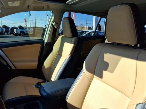 Used 2018 Toyota RAV4 Limited image 15