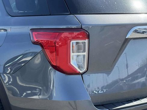 Used 2022 Ford Explorer XLT AWD/4WD image 9