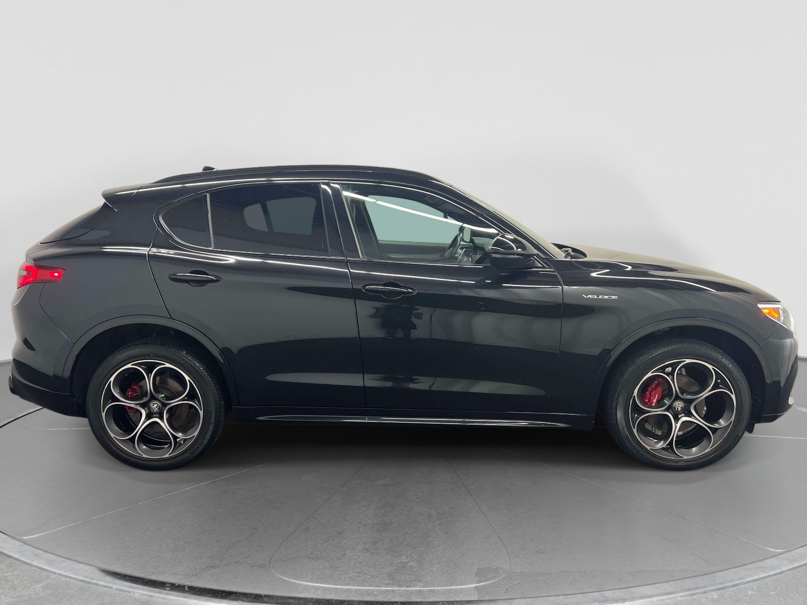 Used 2023 Alfa Romeo Stelvio Veloce AWD/4WD image 5