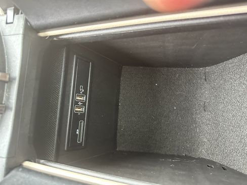 Used 2019 Mercedes-Benz GLC 300 4MATIC image 32