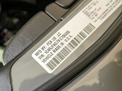 Used 2021 Jeep Grand Cherokee Laredo X AWD/4WD image 24