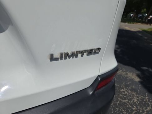 Used 2020 Jeep Cherokee Limited AWD/4WD image 10