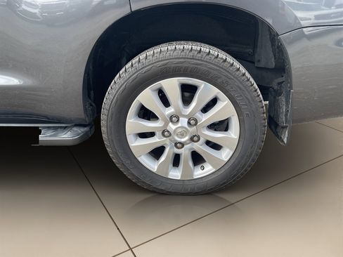 Used 2017 Toyota Sequoia Platinum image 18