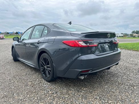 Used 2025 Toyota Camry SE FWD image 8
