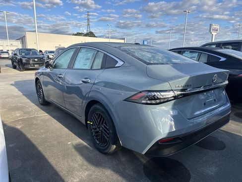 New 2026 Nissan Sentra SV w/ SV Convenience Package FWD image 2