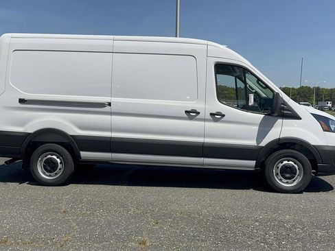New 2026 Ford Transit 250 148 Medium Roof RWD image 4