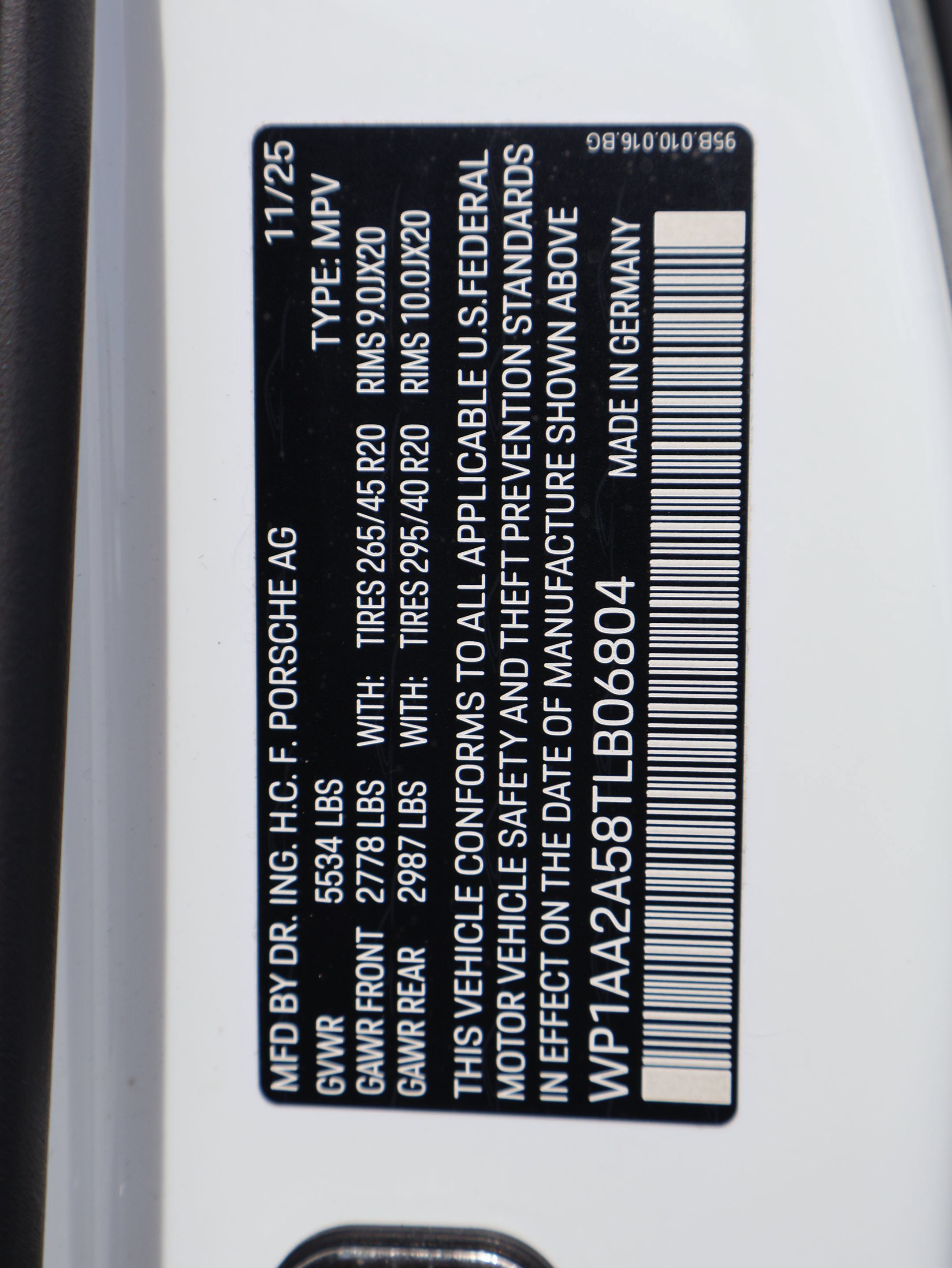 Certified 2026 Porsche Macan AWD/4WD image 35