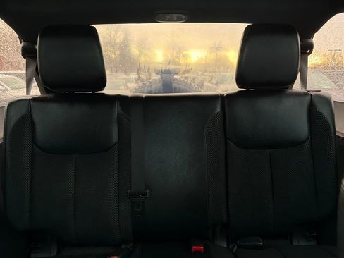 Used 2016 Jeep Wrangler Unlimited Sahara image 35