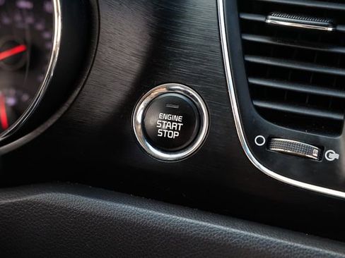 Used 2017 Kia Sedona LX w/ LX Essentials Premium Package image 32